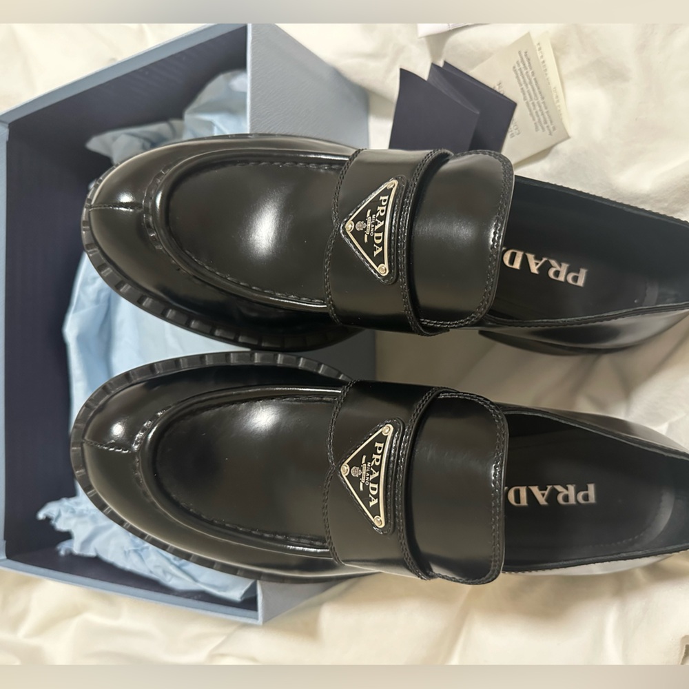 Authentic Prada triangle loafers 40.5 Amazing condition